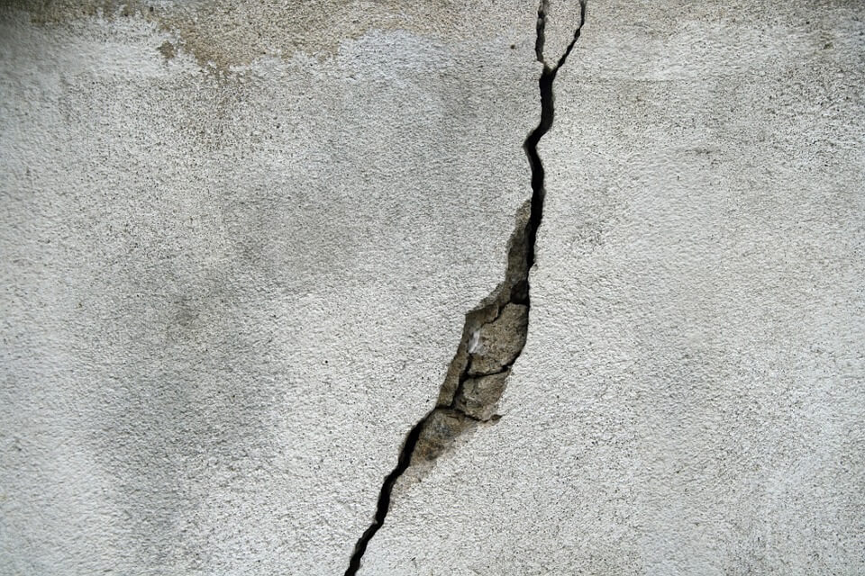 устранение неполадок, связанных с растрескиванием бетона в результате строительства